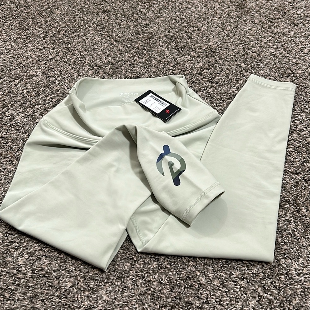 NWT Peloton leggings. Light sage/mint cadence  legging size medium.